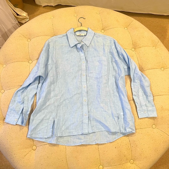 Vineyard Vines Tops - Vineyard vines light blue linen button up shirt